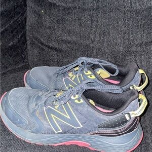 New Balance 410 V7 Gray Trail Running Shoes US Size 10 Womens